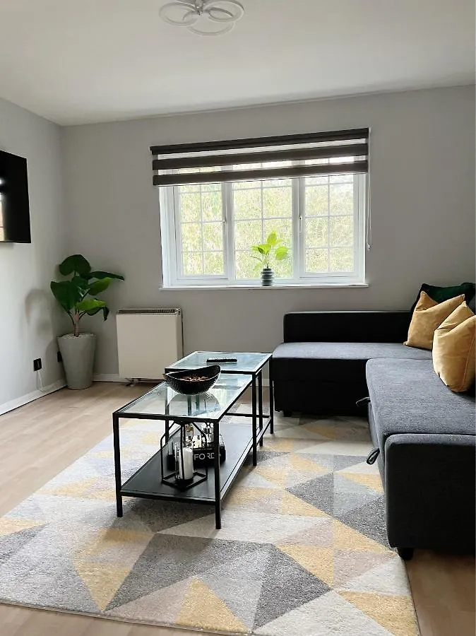 Stunning Apartment In Beckton With Private Entrance London Holiday home