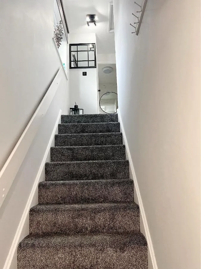 Stunning Apartment In Beckton With Private Entrance London